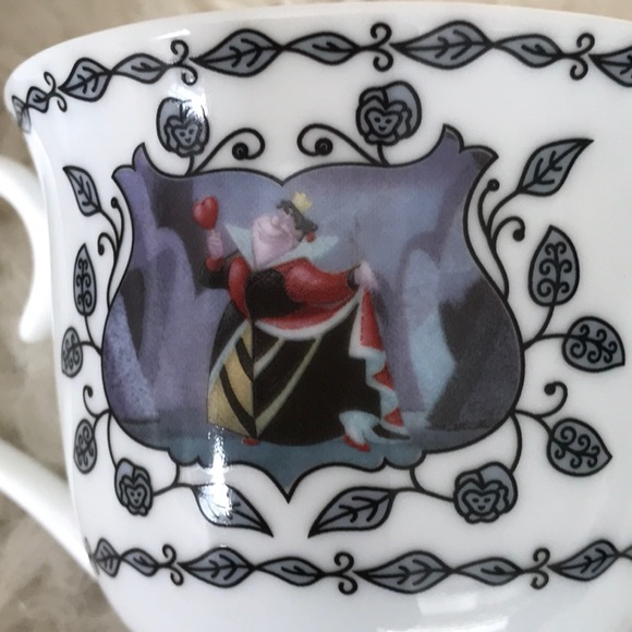 Disney Wonderland Tea cup and saucer 1951 Alice in Wonderland red Queen - Picture 3 of 11